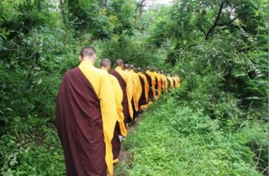 皈依后在家人可以穿海青吗 皈依后在家人可以穿海青吗