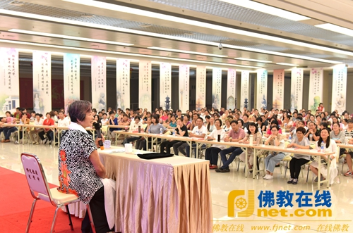 郑佩佩:佛心照亮世界 郑佩佩:佛心照亮世界