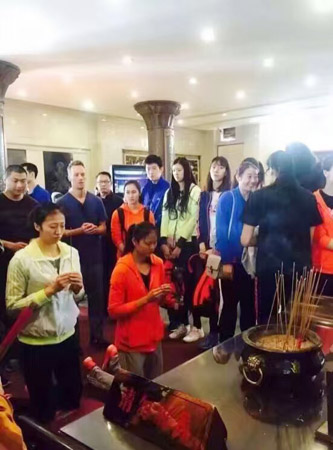 中国女排前往普陀山祈福 中国女排前往普陀山祈福
