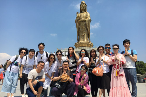 明星夫妇张智霖袁咏仪赴普陀山祈福 明星夫妇张智霖袁咏仪赴普陀山祈福
