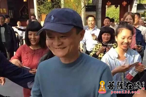 马云回老家嵊州祭祖并拜访大佛寺 马云回老家嵊州祭祖并拜访大佛寺