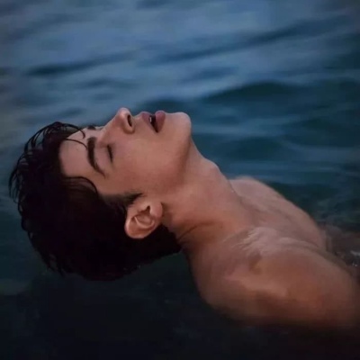 欧美男头.杂‖你眼中的春与秋胜过所有山川河流