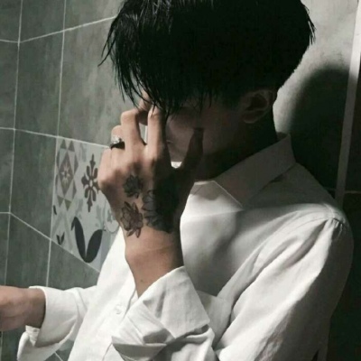 苏柒–黑色系帅气小哥哥