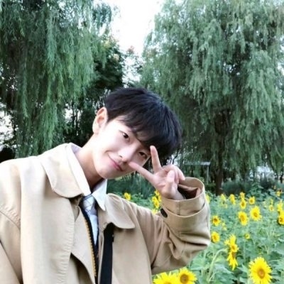 上官一：干净阳光男孩子/你一句晚安，成就了我的失眠