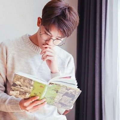 上官一：干净阳光男孩子/你一句晚安，成就了我的失眠