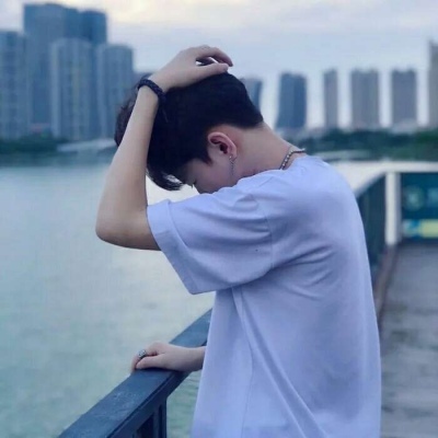 上官一：干净阳光男孩子/你一句晚安，成就了我的失眠