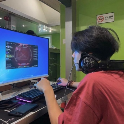 念七 帅气成熟男生头像