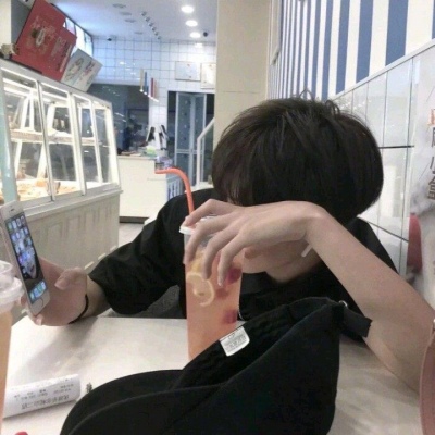 念七 帅气成熟男生头像