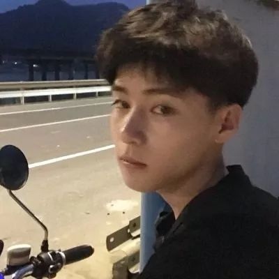 男生头像   ?音乐这东西，开心时入耳，伤心时入心