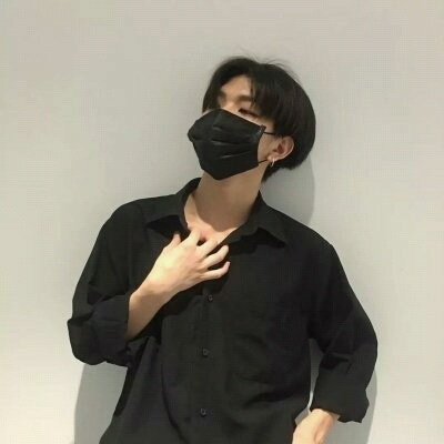 仙屿酱 男生优质头像 沙困在沙漠里，星星死在天上.
