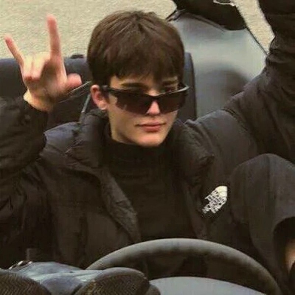 姜.杂乱男生头像/“在没有我的地方你不要把我忘的太干净”