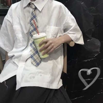 我会带着月亮的温柔，和星星的光亮，顺着银河，进入你的梦里