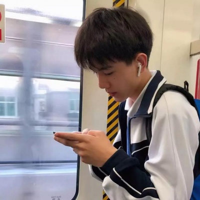 超酷男生头像，有那么一丝沙雕气息