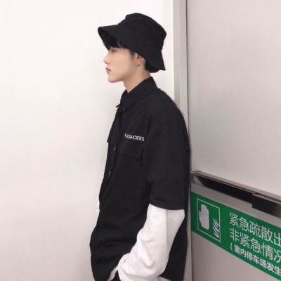 顾羽书.  你眸海温涟 藏山高水远 我的人间