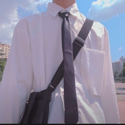 顾羽书.  部位男头‖学院风‖夜间迷路，想去你家