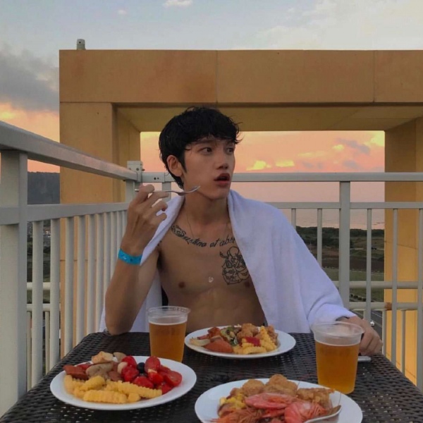 甜词  一组超拽非主流男头   笑着哭着最痛