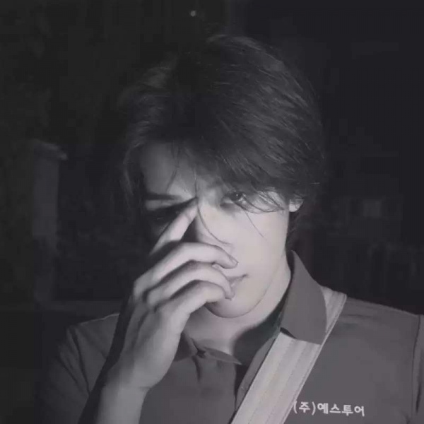 忧郁意境男头/路走到尽头了，爱你也到尽头了