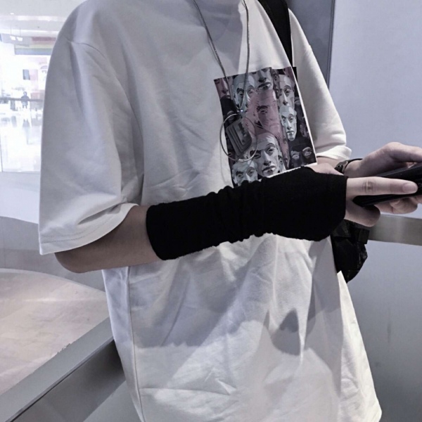 莫小昕。部位男头 你没有如期归来，而这正是离别的意义.