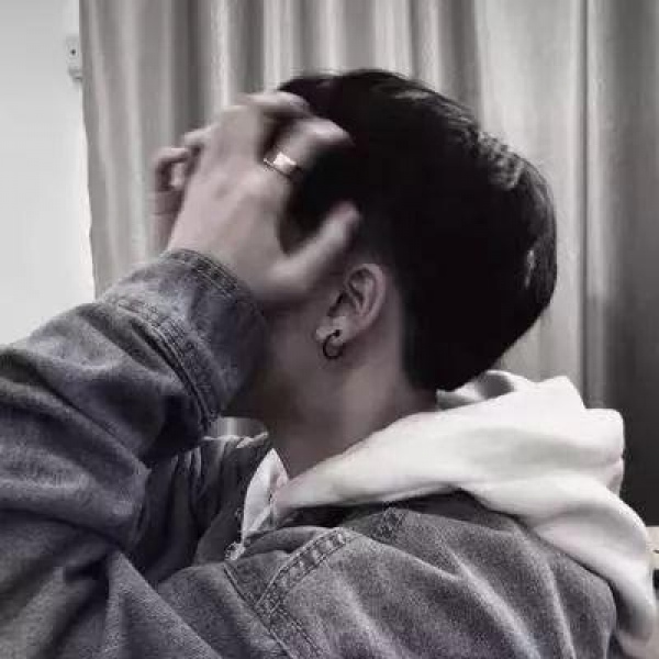 微信男生头像英俊潇洒帅气 慢热只是因为不够喜欢