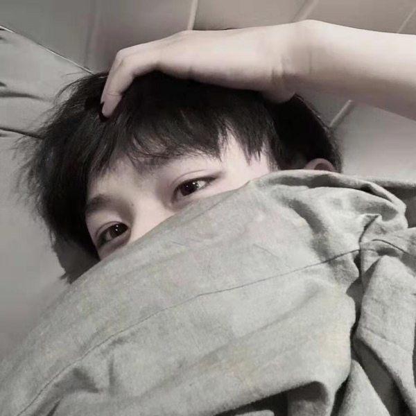 草莓粥：恩典意境男生头像／星河在你眼里 而你在我心里.