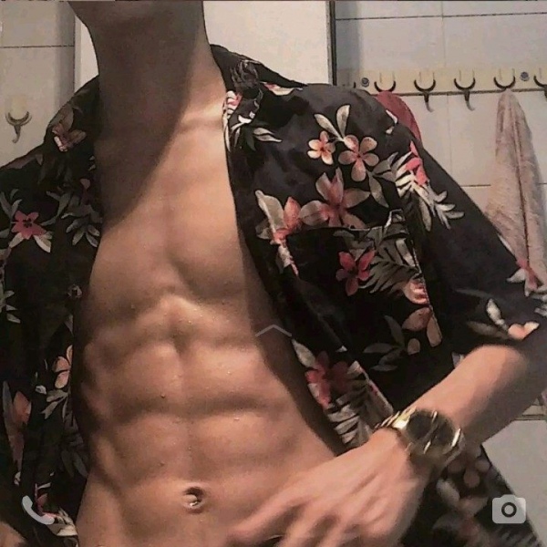 林知晚  超级超级帅气的腹肌男头/凉了我就哭呜呜呜