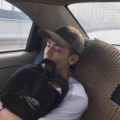 阳光男生头像   很遗憾吧  连最后的相遇都如此狼狈