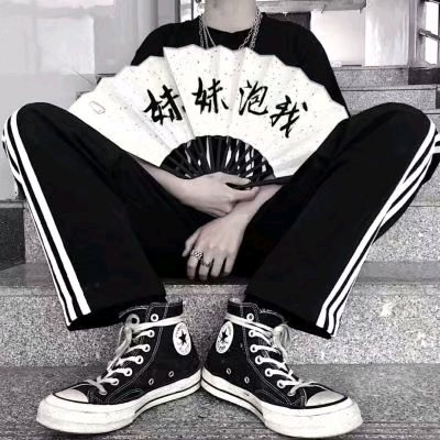 白灏宇:男生头像/扇子/    我很贪心 既想当你的星星 也想成为你的月亮
