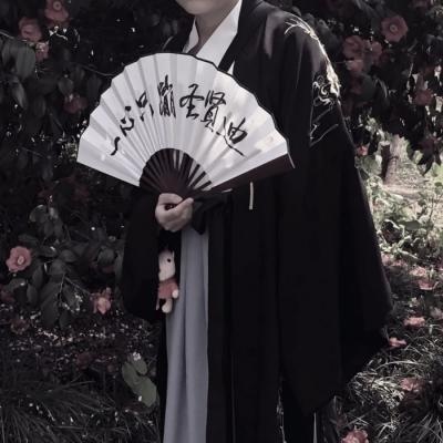 白灏宇:男生头像/扇子/    我很贪心 既想当你的星星 也想成为你的月亮