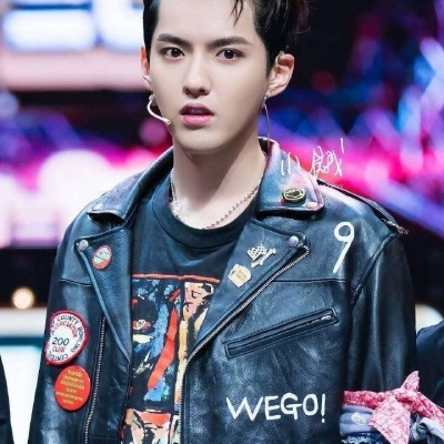 吴亦凡是人间理想，是星河滚烫
