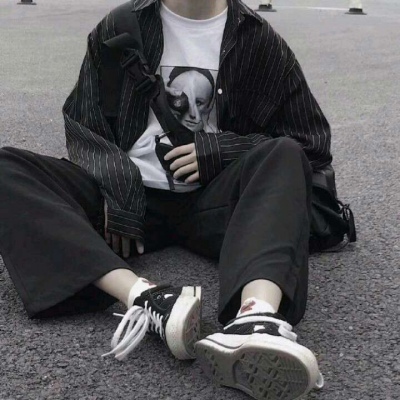 顾云曦/玩网个性部位男头/人生最不缺的就是代替者.