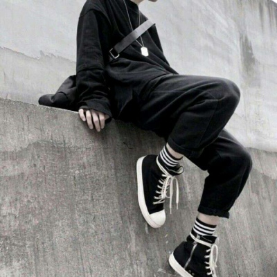 顾云曦/玩网个性部位男头/人生最不缺的就是代替者.