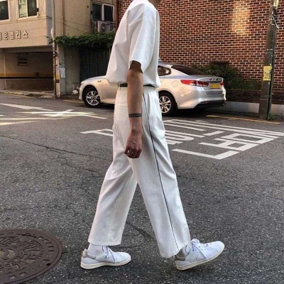江喻绾    我拽归我拽 你拽就拜拜。?