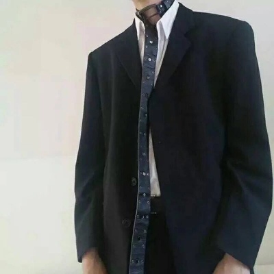 江喻绾    我拽归我拽 你拽就拜拜。?