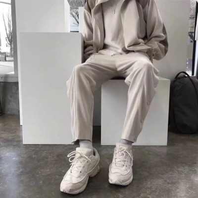 江喻绾    我拽归我拽 你拽就拜拜。?
