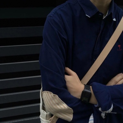 江喻绾    我拽归我拽 你拽就拜拜。?