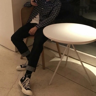 江喻绾    我拽归我拽 你拽就拜拜。?