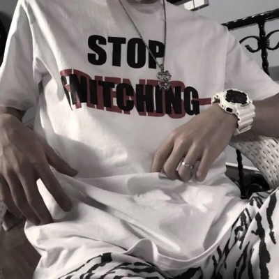江喻绾    我拽归我拽 你拽就拜拜。?
