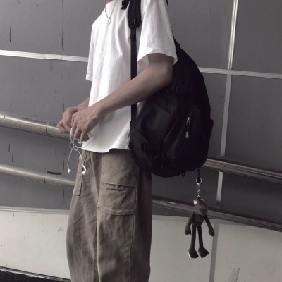 江喻绾     部位/混网/撒网是我的本事 入网是你的荣幸 。?