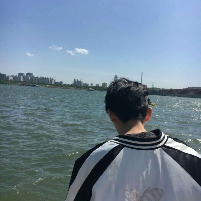 男生超酷头像/你连自己都管不好，怎么有资格去照顾别人呢？