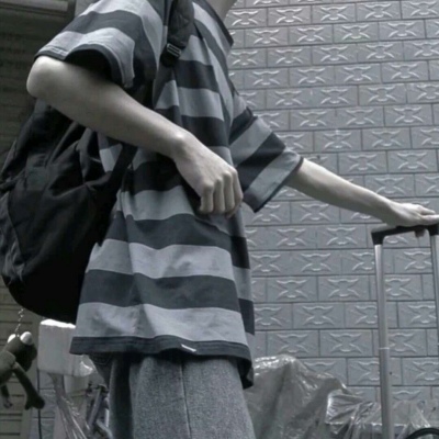 半身部位男生头像 念七