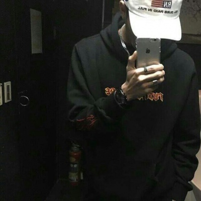 半身部位男生头像 念七