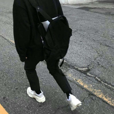 半身部位男生头像 念七