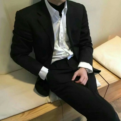 半身部位男生头像 念七