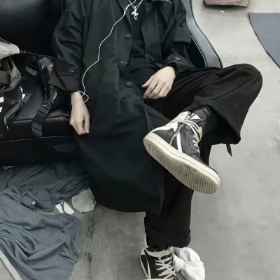 半身部位男生头像 念七