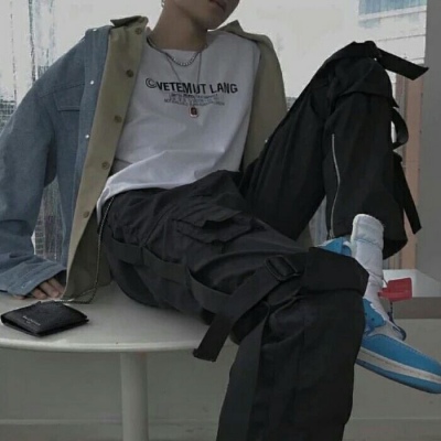半身部位男生头像 念七