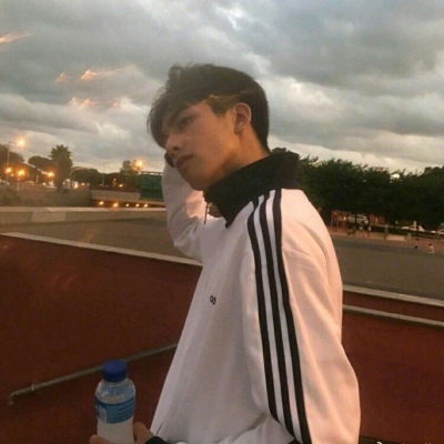 精致偏欧美风男生头像 念七