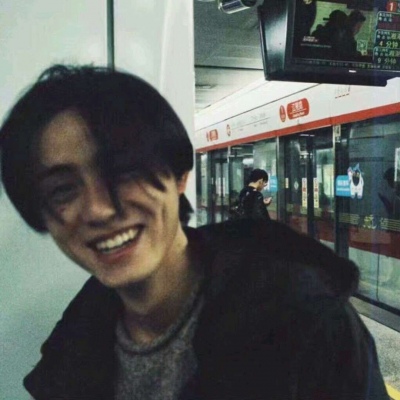 精致偏欧美风男生头像 念七