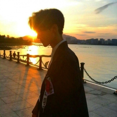 精致偏欧美风男生头像 念七