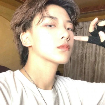 精致偏欧美风男生头像 念七