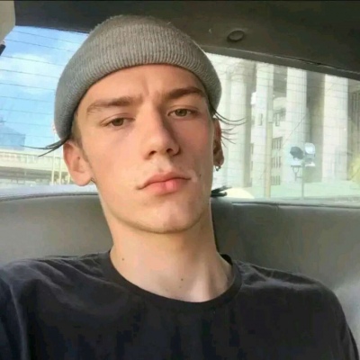 精致偏欧美风男生头像 念七